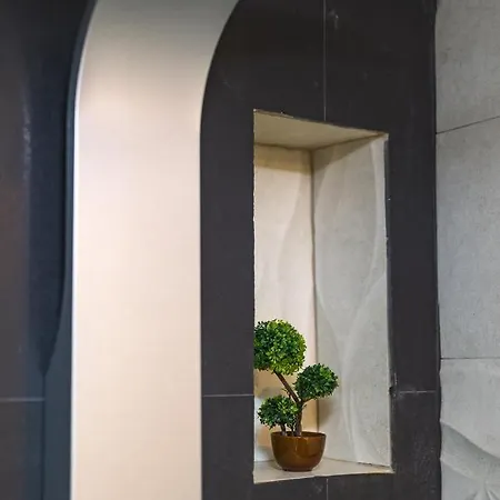 Queen Bridge Apartment *