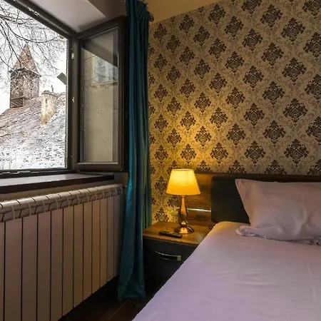 Queen Bridge Apartment