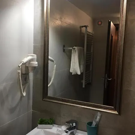 Queen Bridge Apartment
