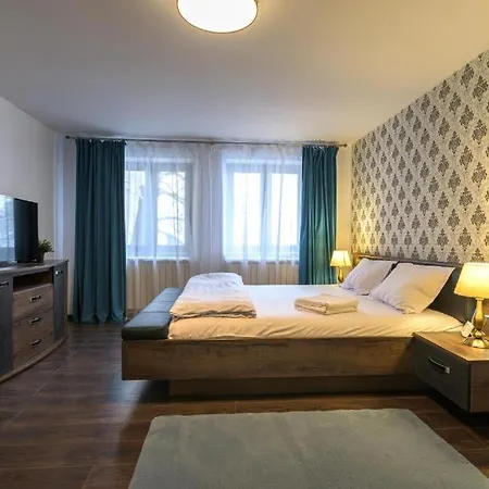 Queen Bridge Apartment *