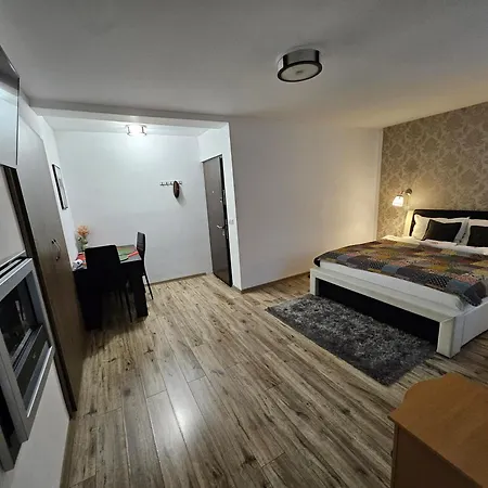 Queen Bridge Apartment